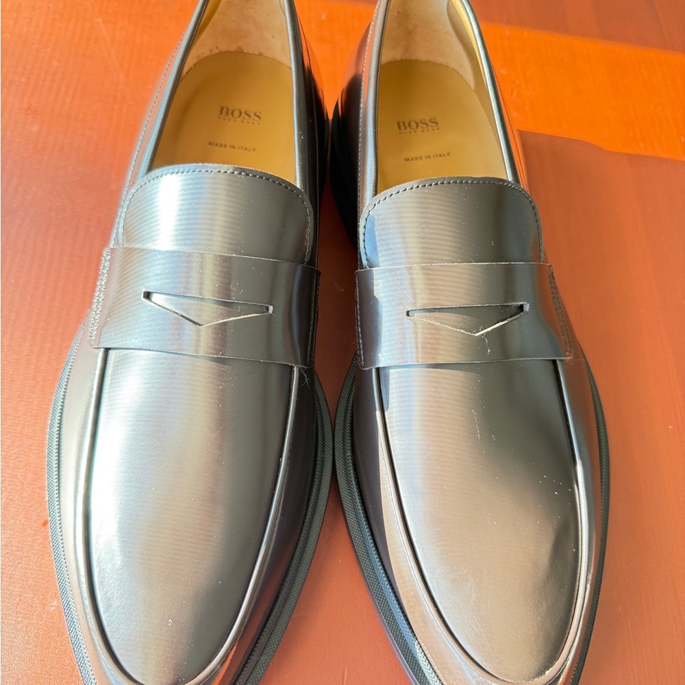 BOSS Men's Glossy Gray Loafers